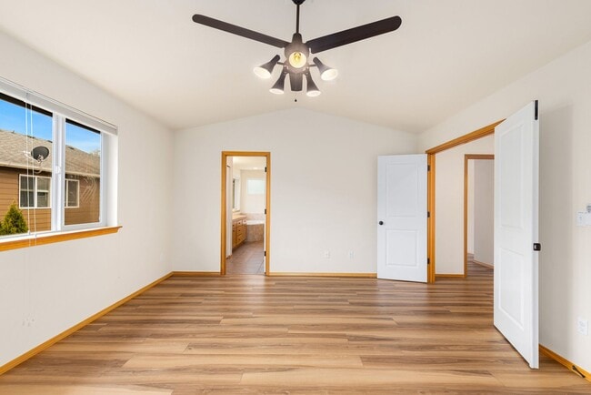 Building Photo - Well Maintained Bothell 4 Bedroom 2.5 Bath Home - Fantastic School District