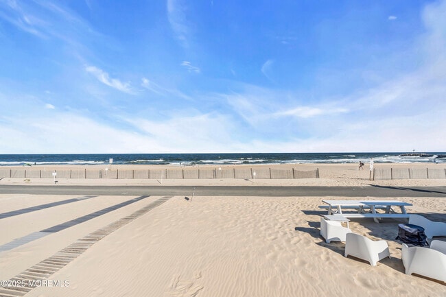 Building Photo - 413 Beach Front
