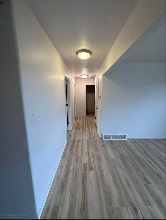 Building Photo - Spruce St Duplex