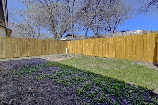 Building Photo - 1306 Bonnie Brae St