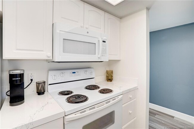 Building Photo - 5601 NE Gulfstream Way