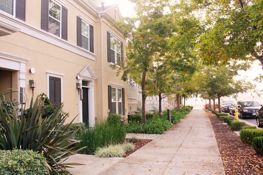 Building Photo - 3754 Central Pky