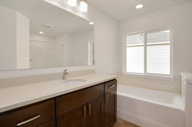 Building Photo - Modern Luxury: Spacious 3-Bedroom Home Near JBLM