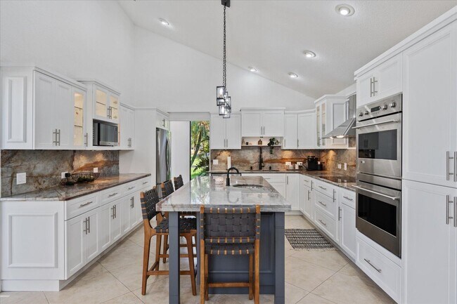 Building Photo - 12638 Quercus Ln