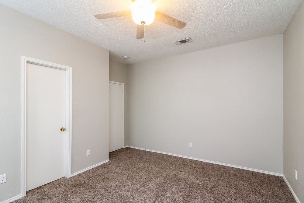 Building Photo - 1040 Glencrest Dr