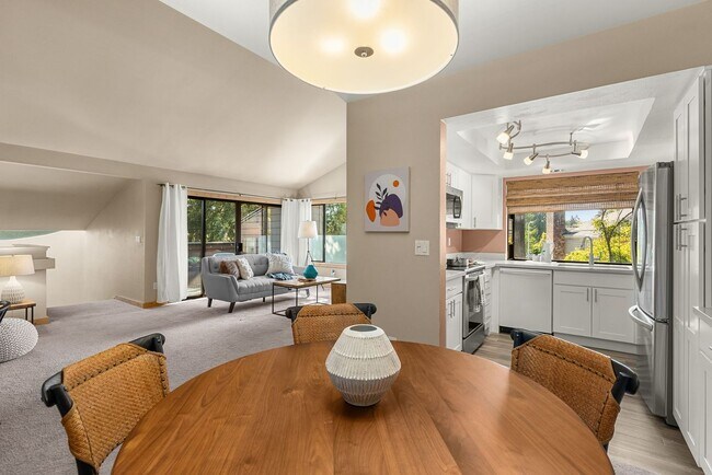 Building Photo - 2Bd/2Ba Kirkland Condo