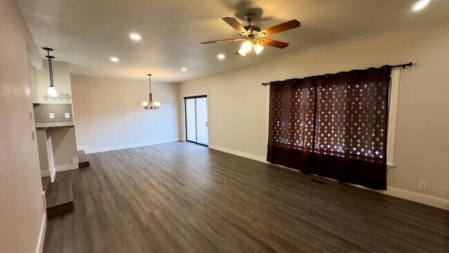 Building Photo - 410 N 250 W