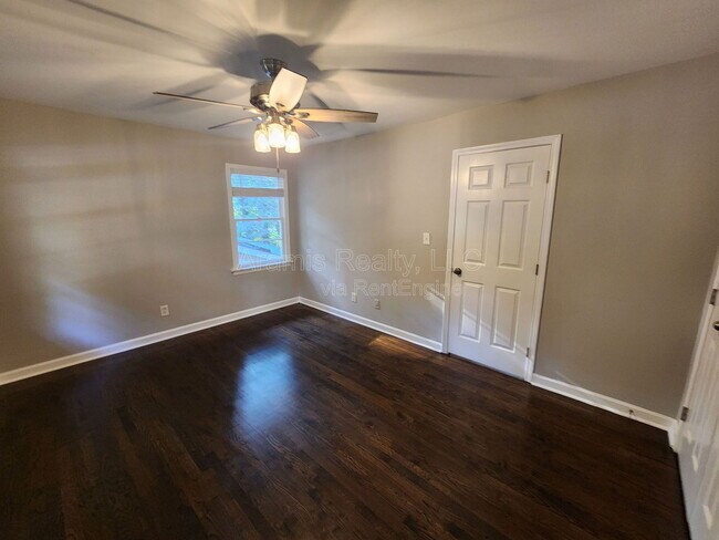 Building Photo - 2689 Collier Dr NW