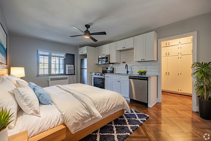 Living Area - Staged - Hyde Park Terrace