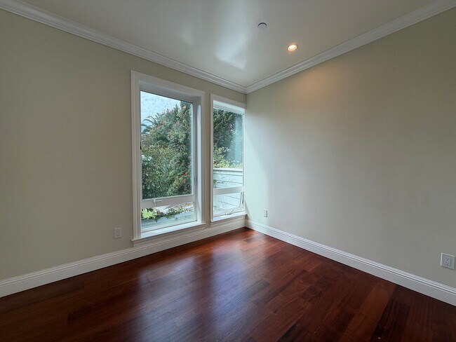 Building Photo - 261 Dolores St