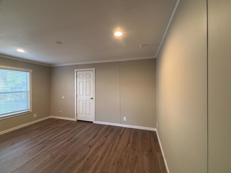 Building Photo - 231 Fryer St