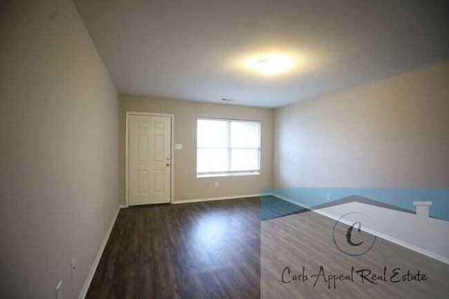 Building Photo - Move in special $900!! Beautiful 3 bed / 2 bath home with fenced back yard - Nettleton!!