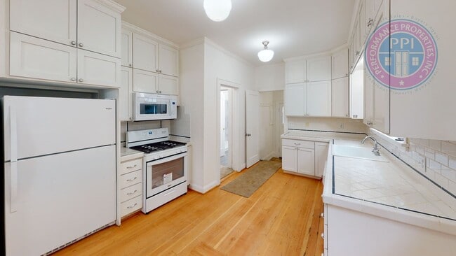 Building Photo - 43 Ladd St
