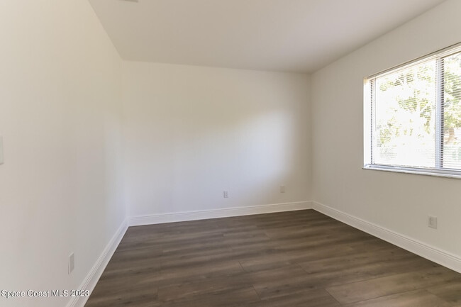 Building Photo - 674 23rd Pl SW