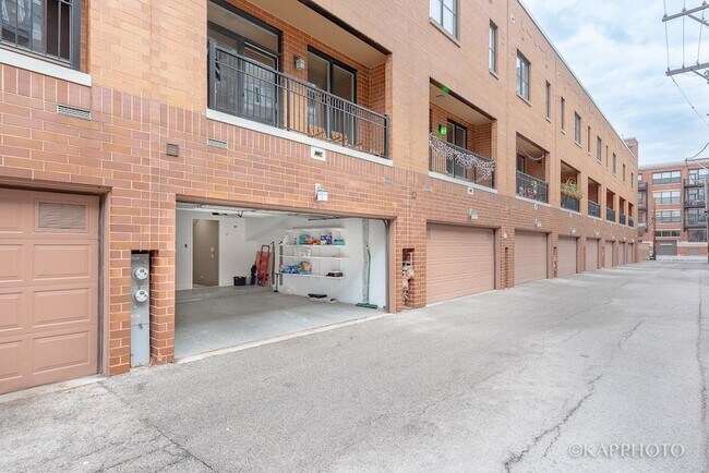 Building Photo - 1117 W Monroe St