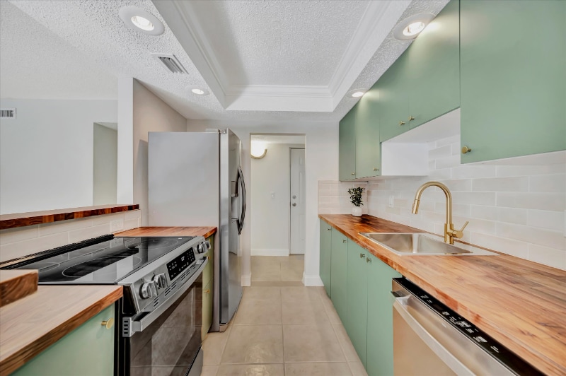 Building Photo - 776 116th Ave N