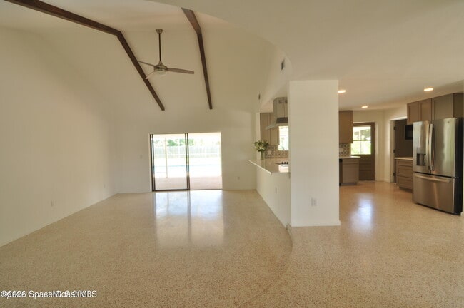 Building Photo - 501 N Palm Ave