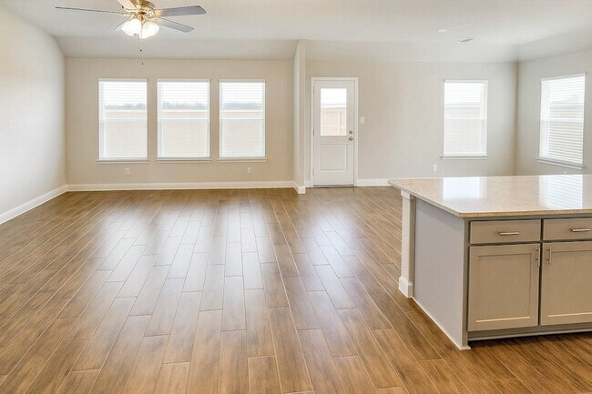 Building Photo - 292 Sunnyside Dr