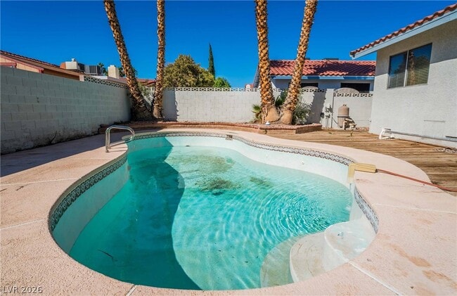 Building Photo - 8705 Isola Dr