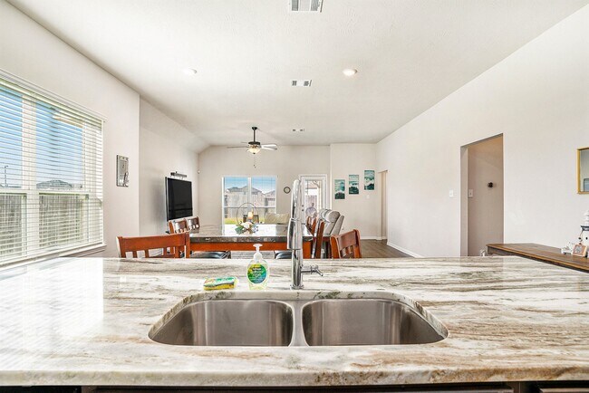 Building Photo - 8302 Tourmaline Wy