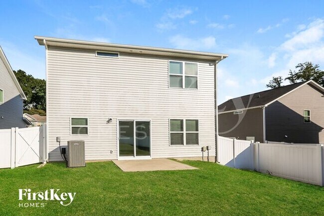 Building Photo - 3211 Newell Vlg Dr