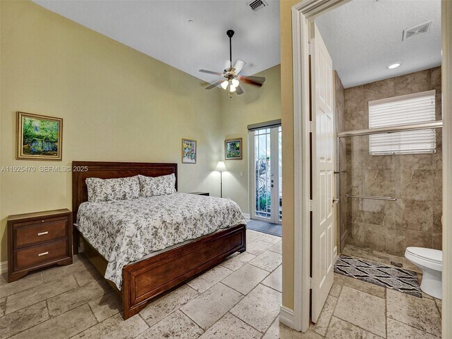 Building Photo - 2356 Wilton Dr