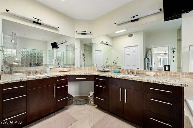 Building Photo - 8637 E San Lucas Dr