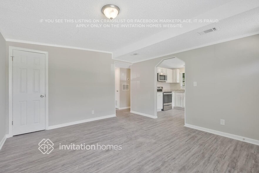 Building Photo - 1761 Merivale Rd S