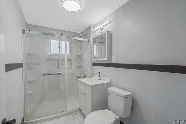 Building Photo - 944 Bellevue Ave