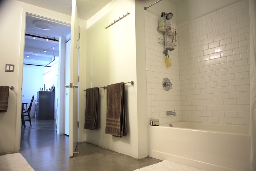 Building Photo - 200 N San Fernando Rd