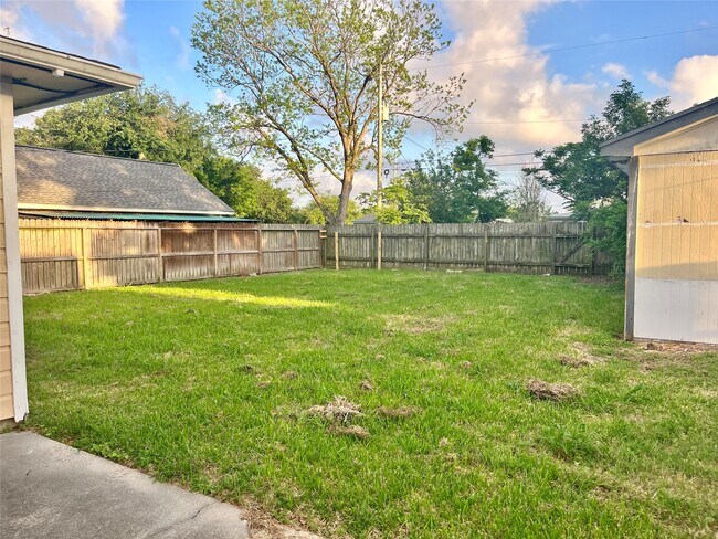 Building Photo - 1407 14th Ave N