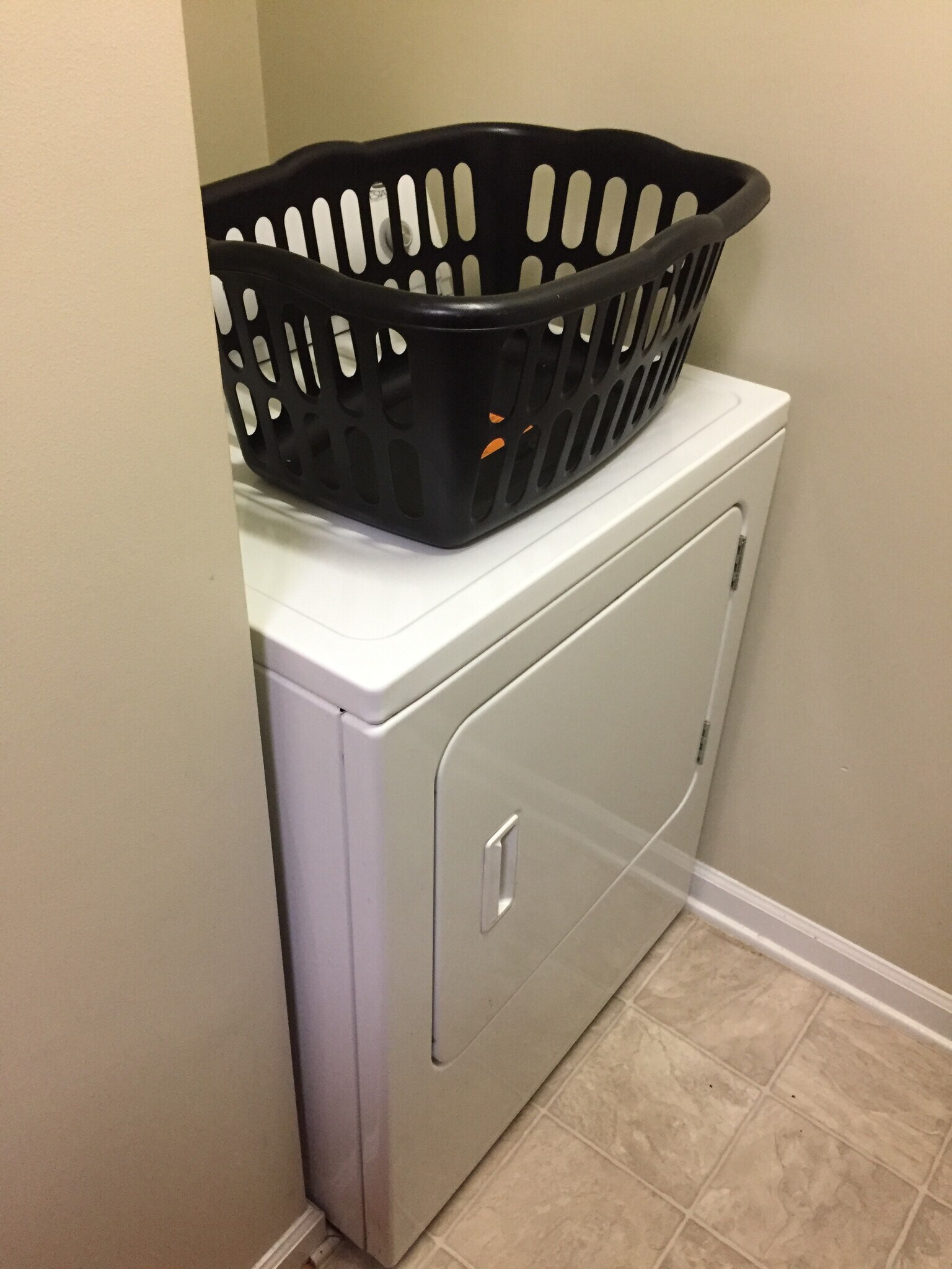 Dryer off kitchen - 1801 Trailwood Heights Lane