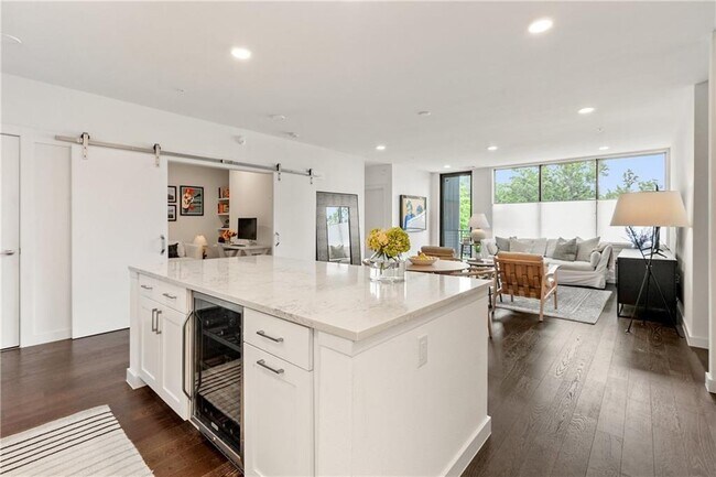 Primary Photo - 900 S 1st St