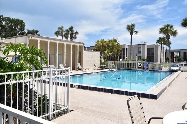 Building Photo - 528 Orange Dr