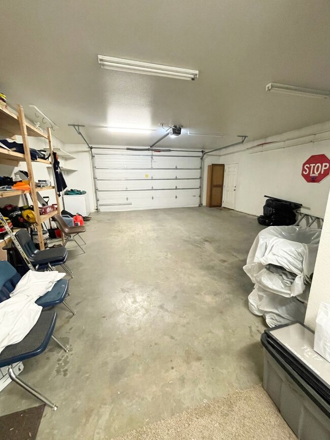 Building Photo - 3bd Home for Rent in Fairbanks! FUEL INCLU...