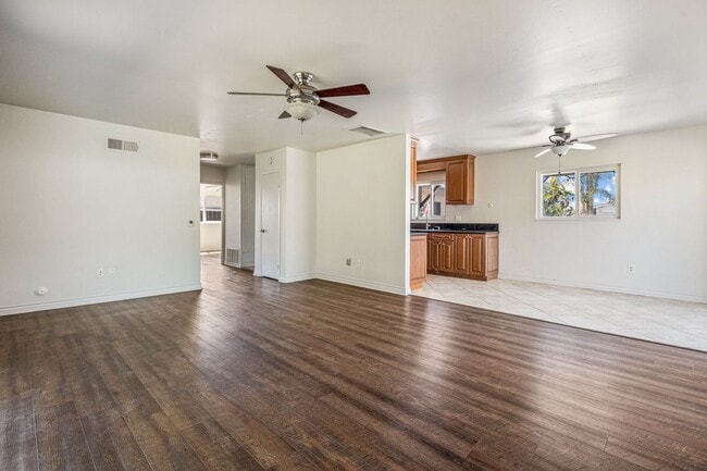 Building Photo - Beautiful Single Story In Great Location!!