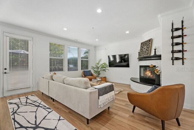 Building Photo - Luxury Living in San Clemente – 5 Bed, 3.5...
