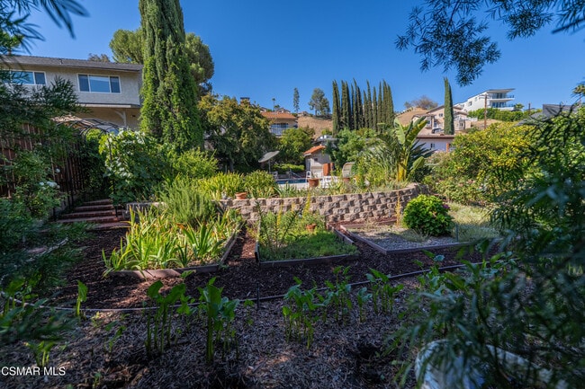 Building Photo - 5042 Llano Dr