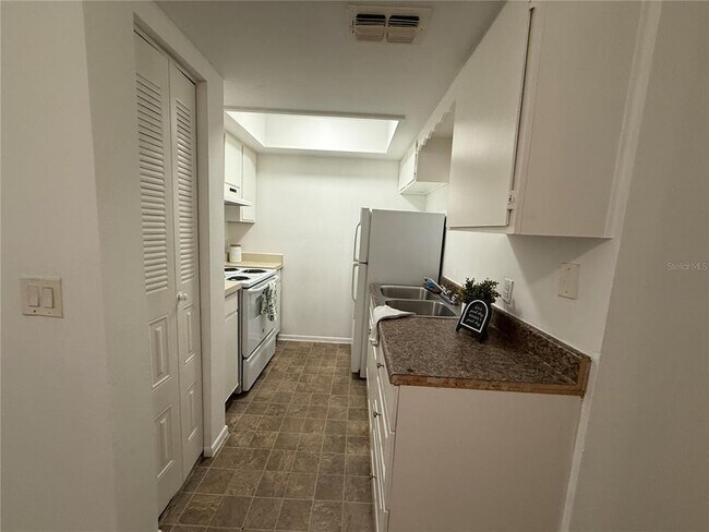Building Photo - 510 SW 69th St