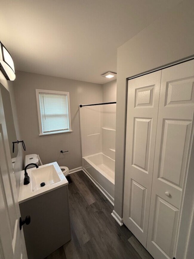 Building Photo - *JULY SPECIAL* Reduced Rent! Fully Renovat...