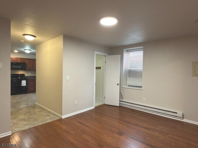 Building Photo - 39 Glenridge Ave