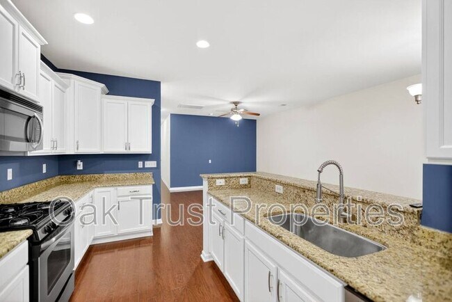 Building Photo - 854 Bibury Ct