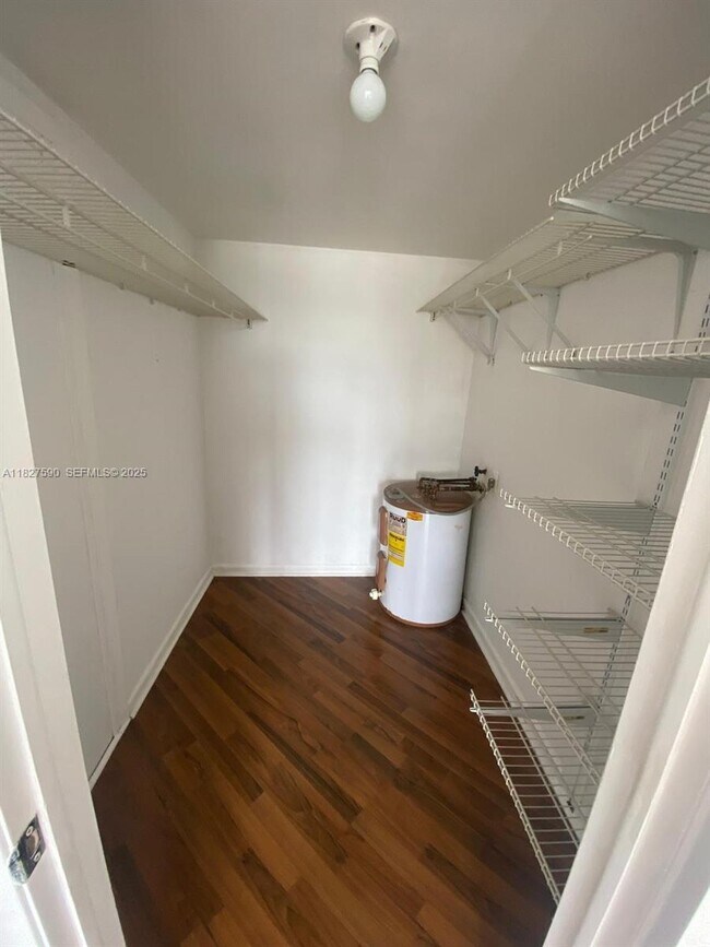 Building Photo - 1881 Middle River Dr