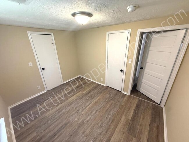 Building Photo - 857 Ola Dr