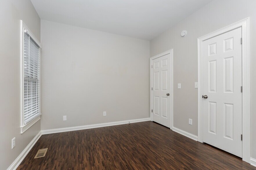 Building Photo - 2414 Amber Glen Dr