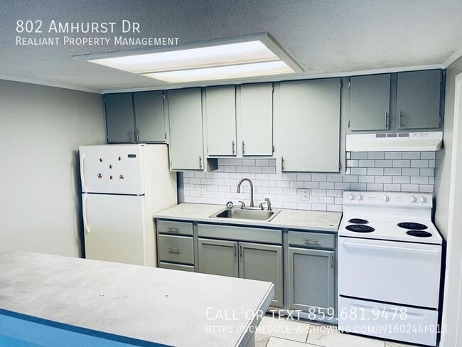 Building Photo - 802 Amhurst Dr