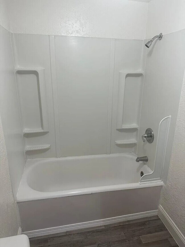 Building Photo - 404 S Marion St