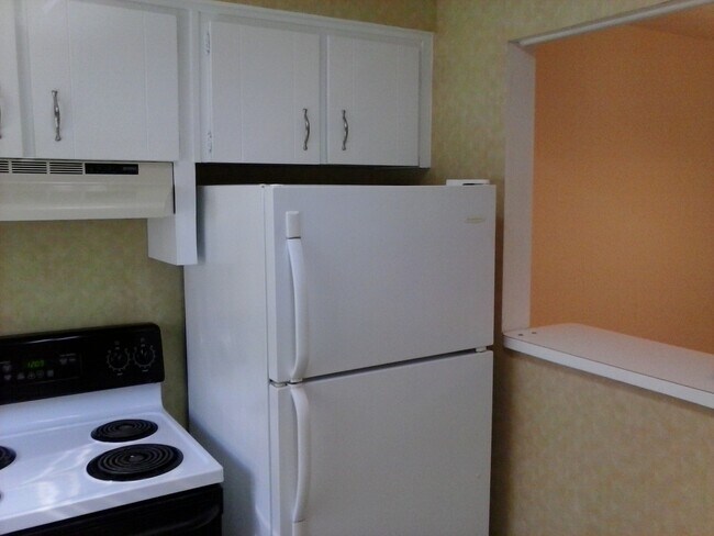 KITCHEN - 5201 Atlantic Blvd