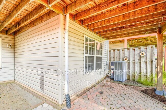Building Photo - 403 Deer Hill Cir