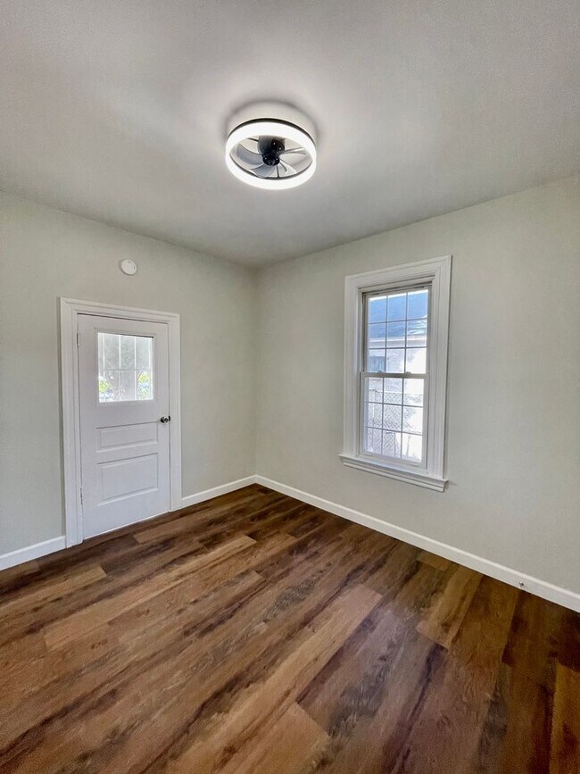 Building Photo - Renovated 3 Bed + 2 Bath Home in Los Angeles!